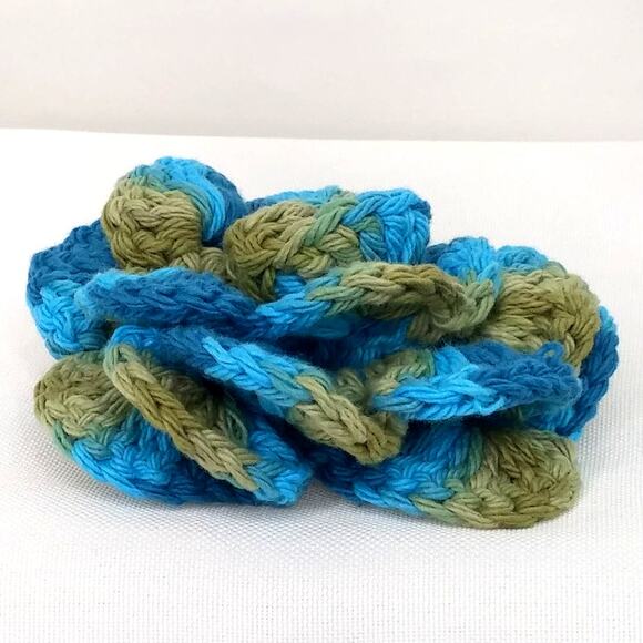 NEW Floral Crochet Brooch Hand Crafted Cotton Fall Autumn Blue Pin Colorful Rose - Picture 4 of 9